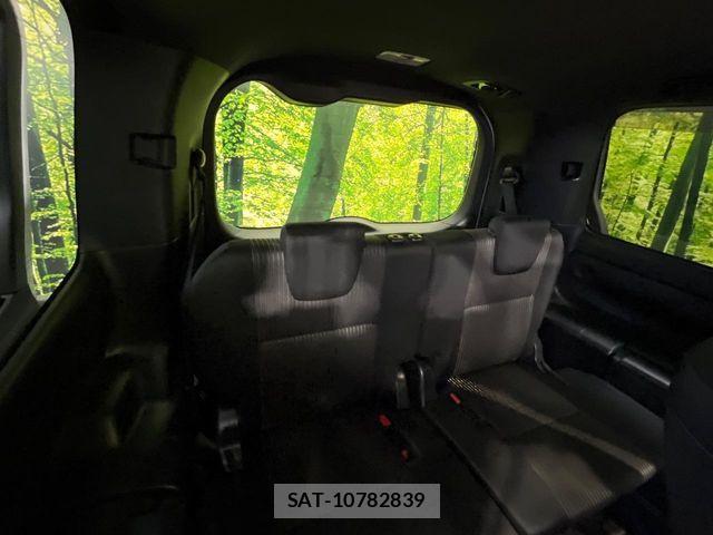Toyota NOAH HYBRID 2017-07 8246192-9