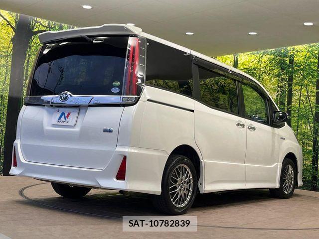 Toyota NOAH HYBRID 2017-07 8246192-17
