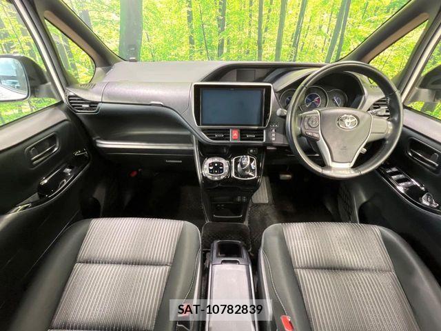 Toyota NOAH HYBRID 2017-07 8246192-1