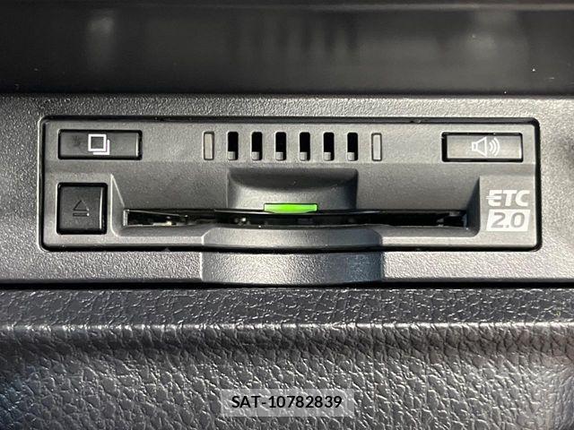 Toyota NOAH HYBRID 2017-07 8246192-6
