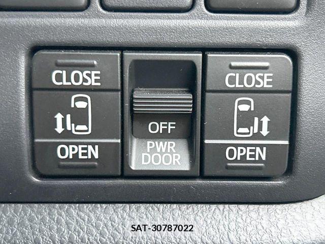 Toyota NOAH HYBRID 2017-02 8246193-3