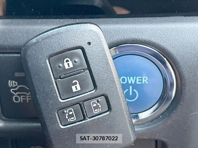 Toyota NOAH HYBRID 2017-02 8246193-8