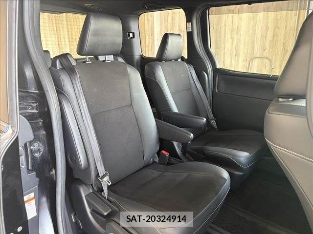 Toyota NOAH HYBRID 2016-08 8246194-9