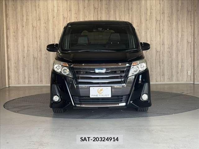 Toyota NOAH HYBRID 2016-08 8246194-15