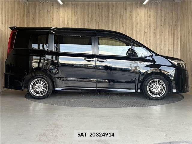 Toyota NOAH HYBRID 2016-08 8246194-17