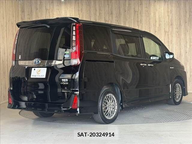 Toyota NOAH HYBRID 2016-08 8246194-18