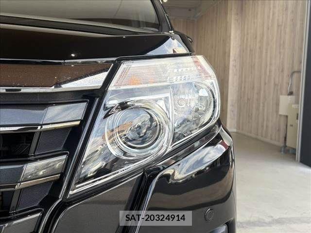 Toyota NOAH HYBRID 2016-08 8246194-23