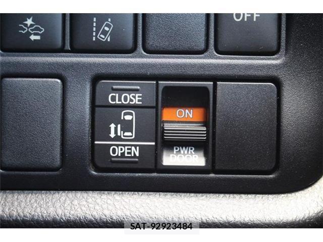 Toyota NOAH HYBRID 2018-02 8246191-4