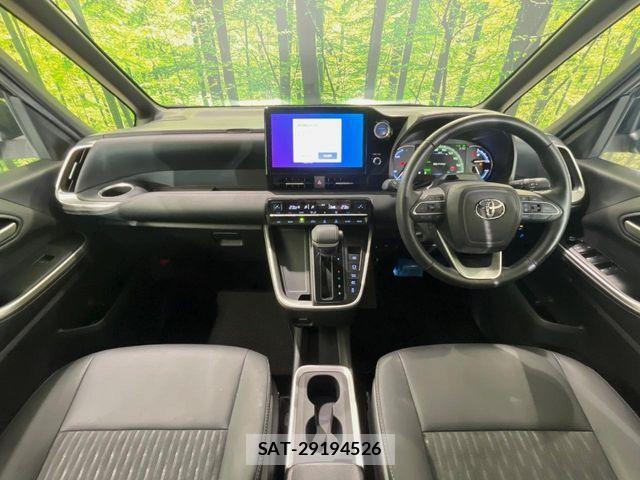 Toyota NOAH HYBRID 2022-04 8246189-1