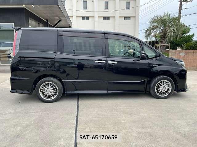 Toyota NOAH HYBRID 2018-12 8316026-7
