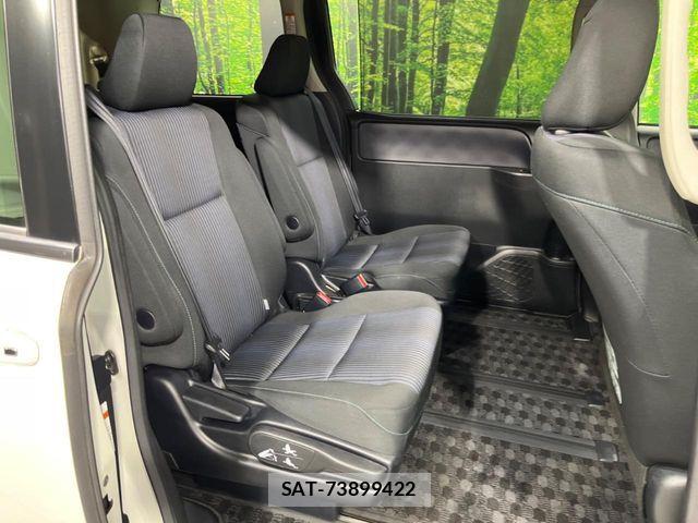 Toyota NOAH HYBRID 2016-03 8316029-8