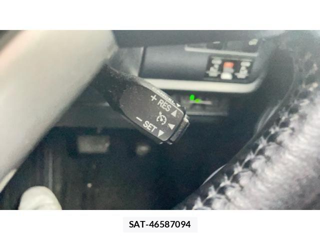 Toyota NOAH HYBRID 2014-11 8316036-12