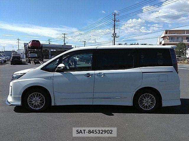 Toyota NOAH HYBRID 2018-03 8316025-15