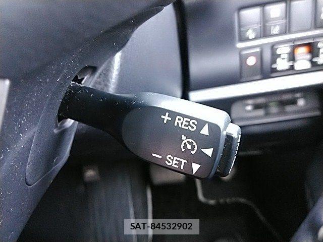 Toyota NOAH HYBRID 2018-03 8316025-26