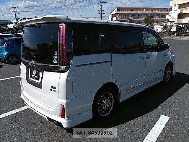 Toyota NOAH HYBRID 2018-03 8316025-2