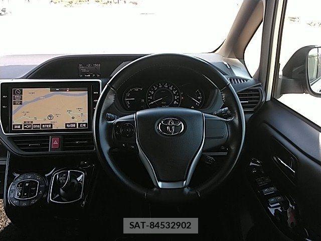 Toyota NOAH HYBRID 2018-03 8316025-7