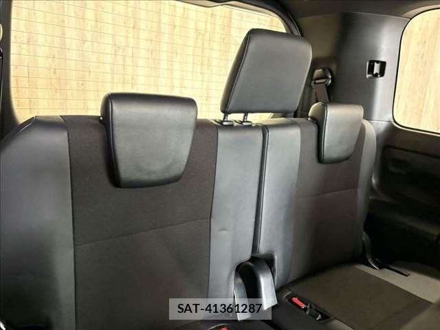 Toyota NOAH HYBRID 2017-01 8337172-9