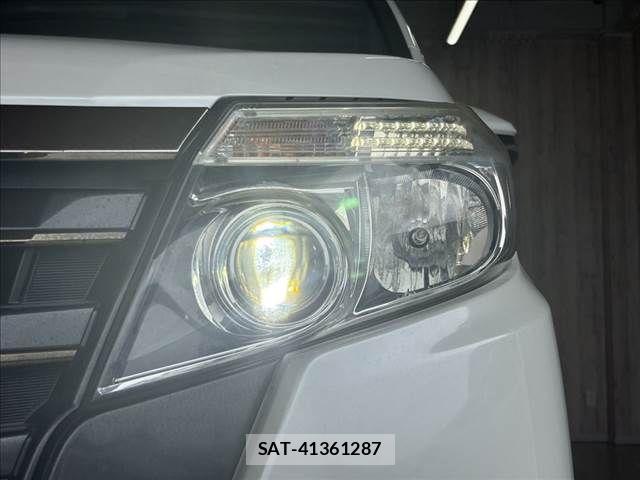 Toyota NOAH HYBRID 2017-01 8337172-12