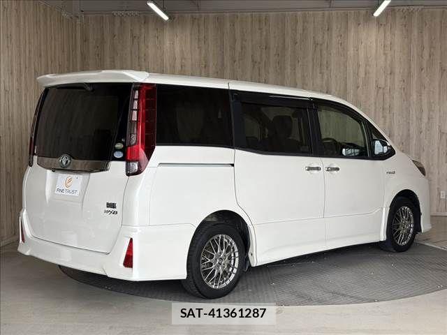 Toyota NOAH HYBRID 2017-01 8337172-19