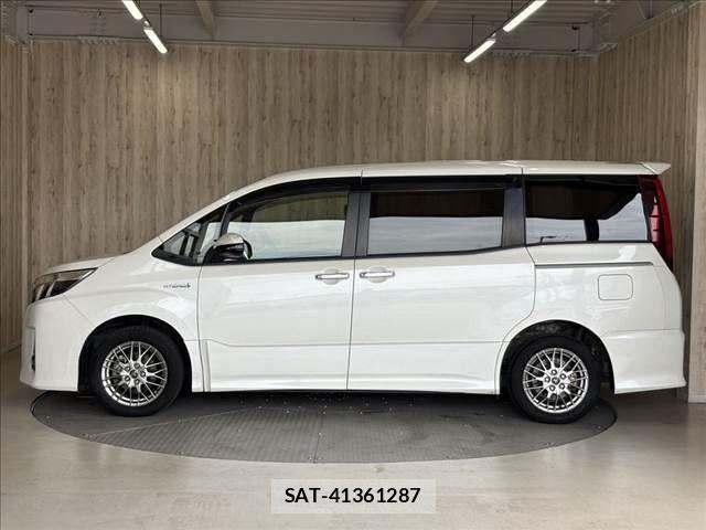 Toyota NOAH HYBRID 2017-01 8337172-21