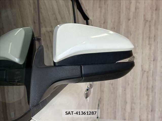 Toyota NOAH HYBRID 2017-01 8337172-26