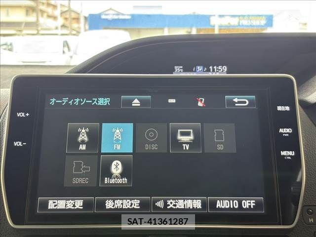 Toyota NOAH HYBRID 2017-01 8337172-3