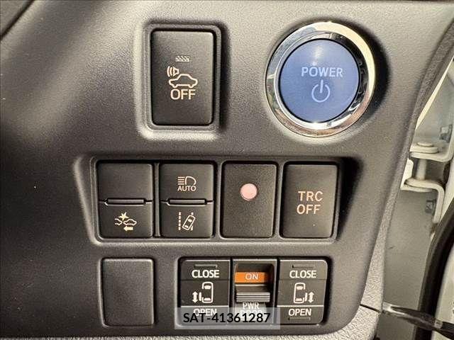 Toyota NOAH HYBRID 2017-01 8337172-6