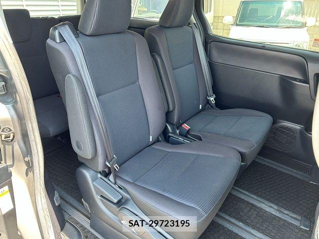 Toyota NOAH HYBRID 2016-03 8337174-17
