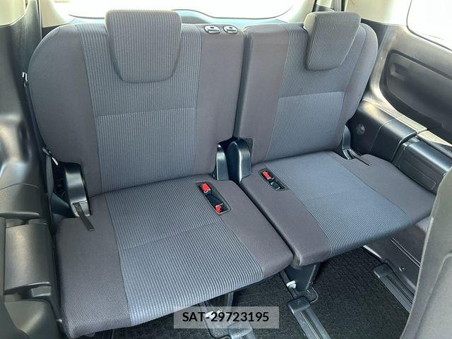 Toyota NOAH HYBRID 2016-03 8337174-18