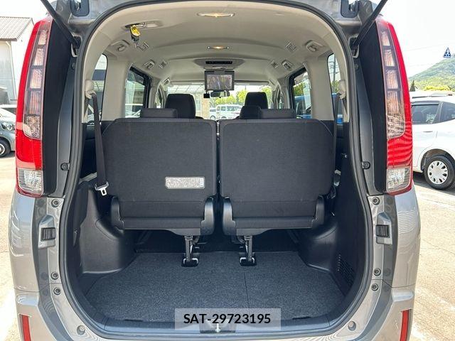 Toyota NOAH HYBRID 2016-03 8337174-19