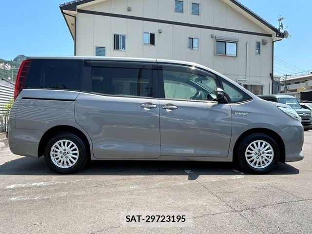 Toyota NOAH HYBRID 2016-03 8337174-5