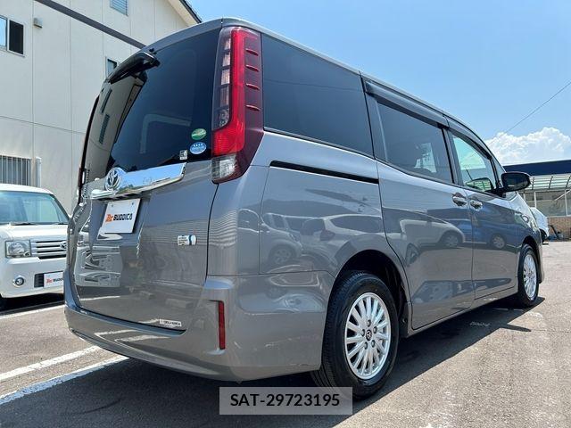 Toyota NOAH HYBRID 2016-03 8337174-6