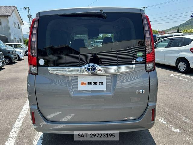 Toyota NOAH HYBRID 2016-03 8337174-7