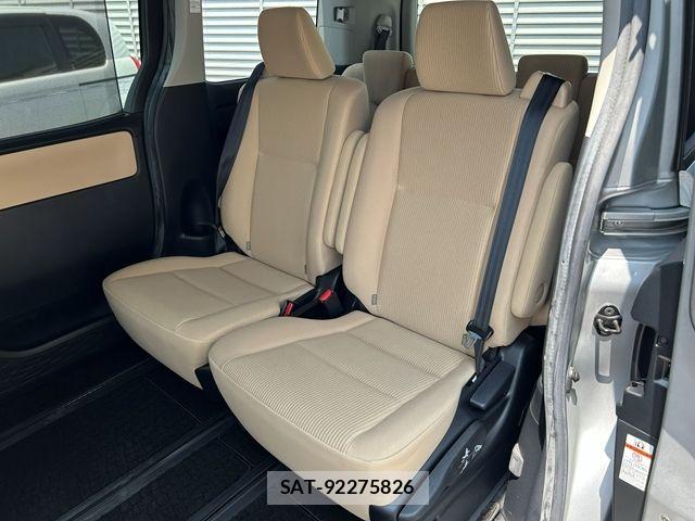 Toyota NOAH HYBRID 2014-03 8337173-15
