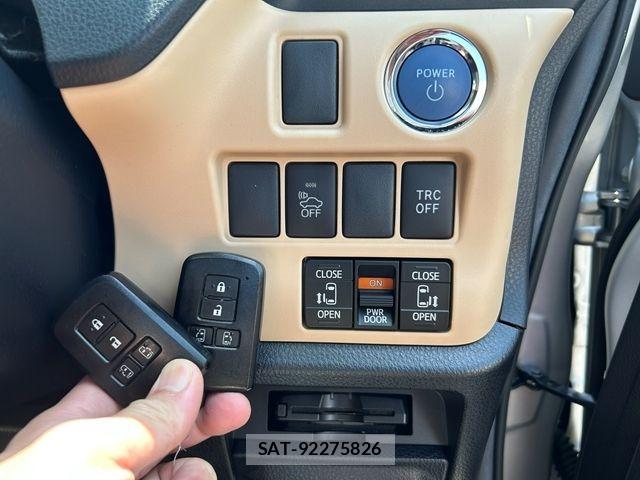 Toyota NOAH HYBRID 2014-03 8337173-21