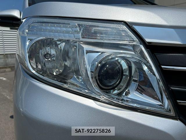 Toyota NOAH HYBRID 2014-03 8337173-23