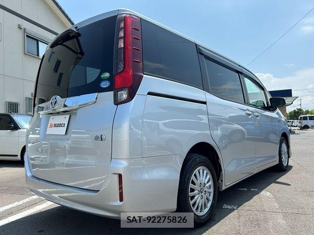 Toyota NOAH HYBRID 2014-03 8337173-6