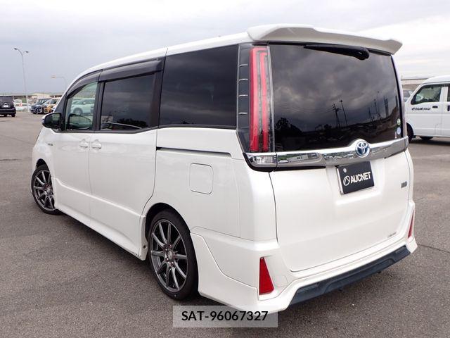 Toyota NOAH HYBRID 2017-11 8337160-2