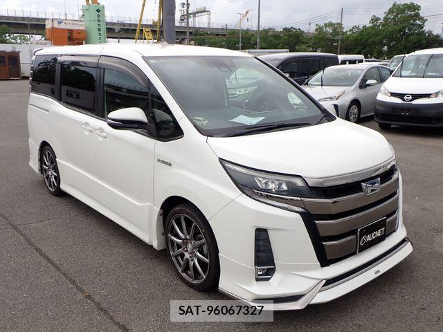 Toyota NOAH HYBRID 2017-11 8337160-3