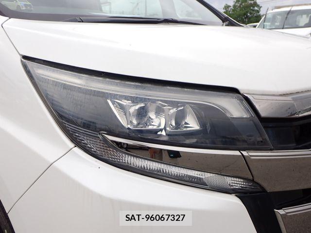 Toyota NOAH HYBRID 2017-11 8337160-6