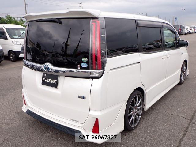 Toyota NOAH HYBRID 2017-11 8337160-7
