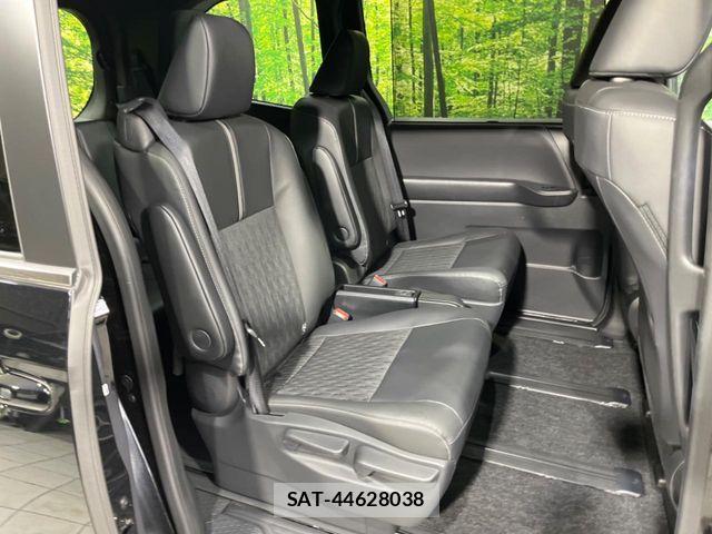 Toyota NOAH HYBRID 2025-02 8355220-8
