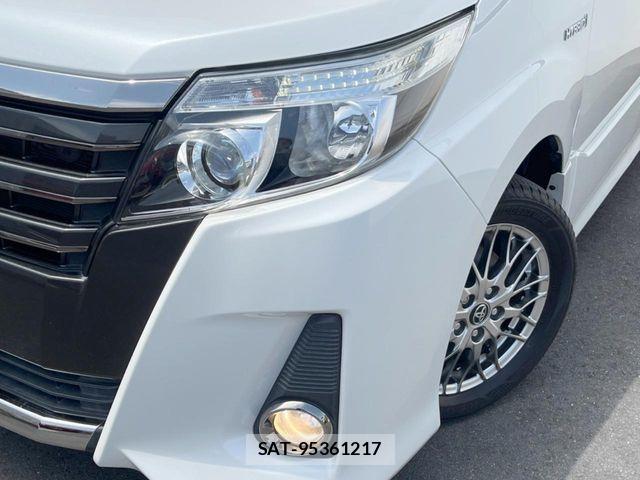 Toyota NOAH HYBRID 2017-02 8355219-11