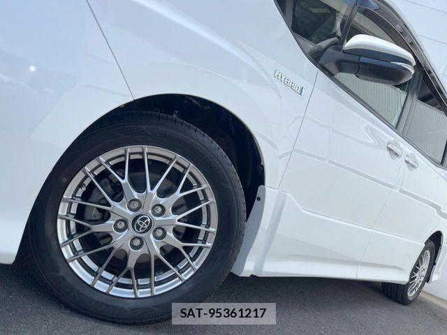 Toyota NOAH HYBRID 2017-02 8355219-12