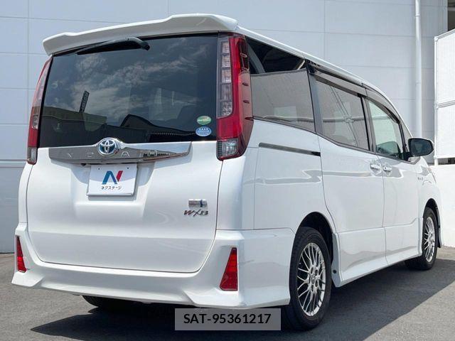 Toyota NOAH HYBRID 2017-02 8355219-16