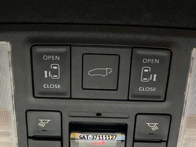 Toyota NOAH HYBRID 2022-03 8355218-4