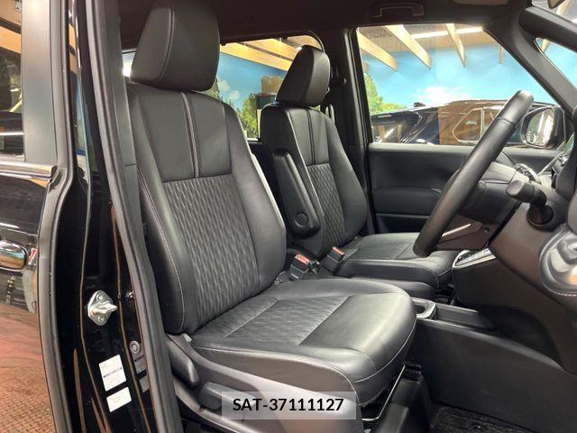 Toyota NOAH HYBRID 2022-03 8355218-8