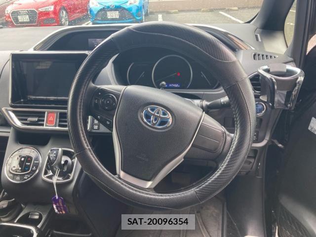 Toyota NOAH HYBRID 2015-05 8355221-16