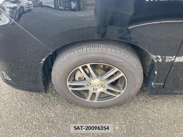 Toyota NOAH HYBRID 2015-05 8355221-22