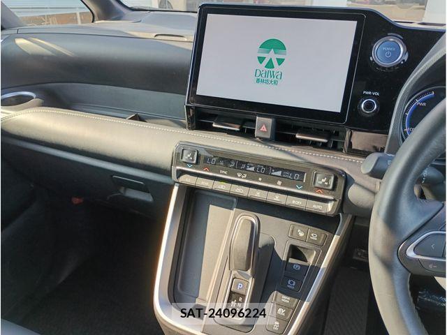 Toyota NOAH HYBRID 2022-03 8367756-6